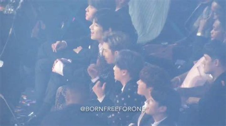 190501 BTS React to Kelly Clarkson&rsquo;s Opening Music Medley @ BBMAs - billboard music awards 2020 kelly clarkson