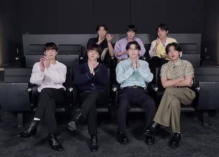 BTS ● BTS REACTION TO KELLY CLARKSON BBMA @EPISODE BILLBOARD MUSIC AWARDS 2019 - billboard music awards kelly clarkson medley