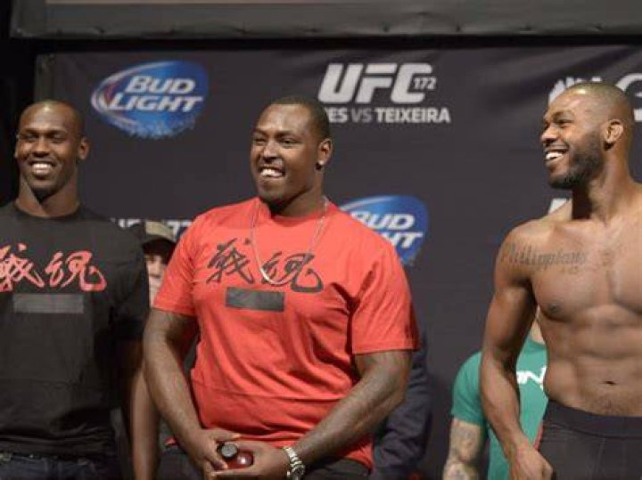 Hell of a benchwarmer, Jon Jones explains why he absolutely sucked at football unlike su ·