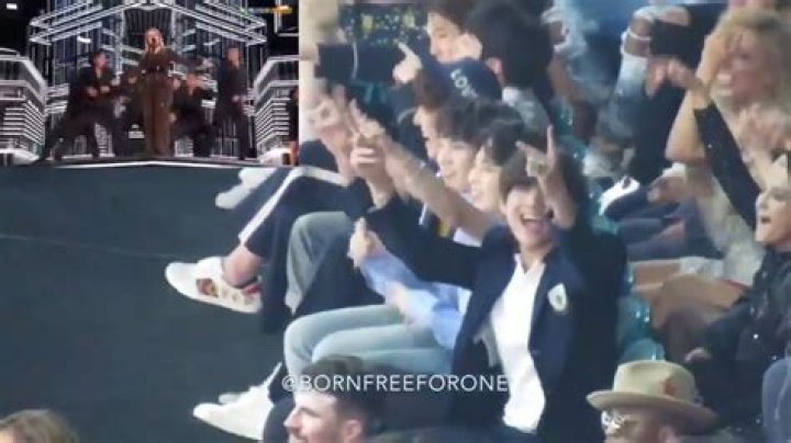 (HYPE) BTS Reaction to Kelly Clarkson opening medley @ BBMAs 2018 - kelly clarkson - billboard music awards medley hits 2019