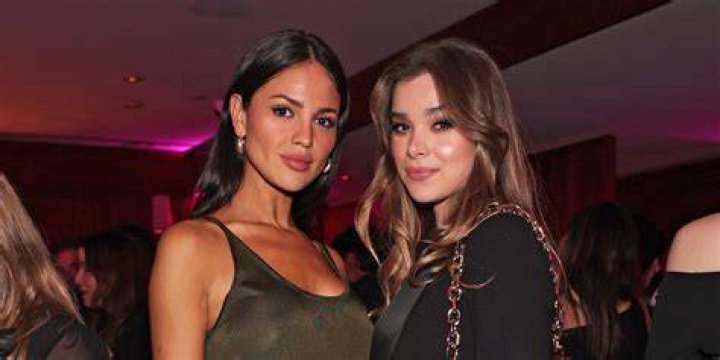 Is Hailee Steinfeld Gay, Bi, or Straight? Look at Her Sexuality ·
