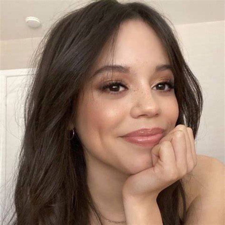 jenna ortega icon pfp aesthetic in 2022 Jenna ortega, Ortega, Easy