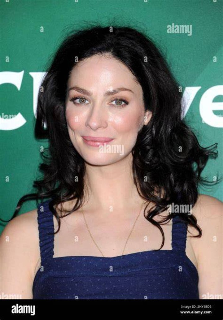 Joanne Kelly ·