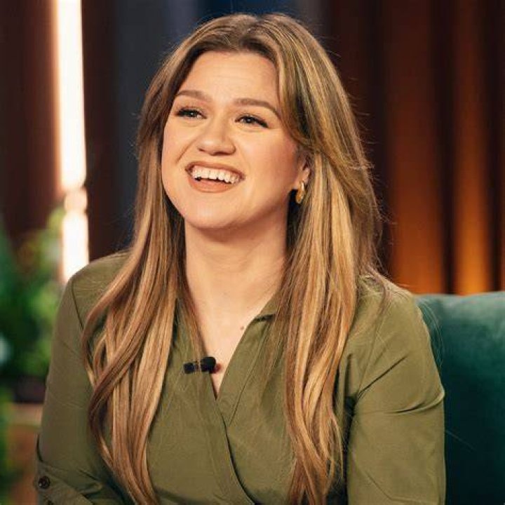 Kelly Clarkson Gives a Sweet Shoutout to Husband Brandon Blackstock on