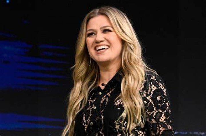 Kelly Clarkson Talks Billboard Music Awards, BTS Fandom - kelly clarkson billboard music awards 2020 dresses