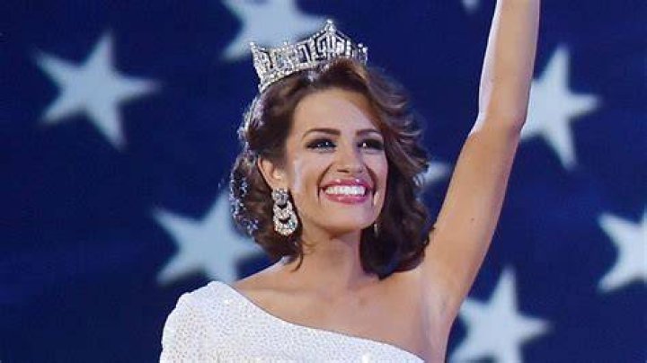 WATCH Former Miss America Betty Maxwell Covers Kelly Clarkson and