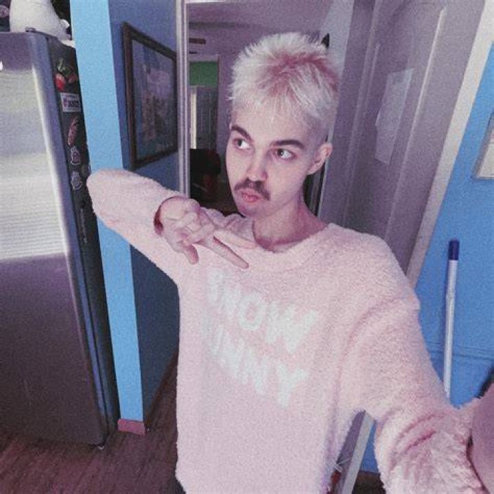 Who is Elias Phoenix Dating Now ·