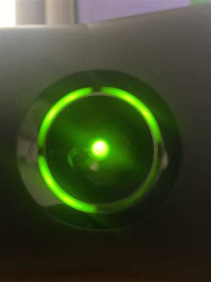 Why is my Xbox 360 blinking green?